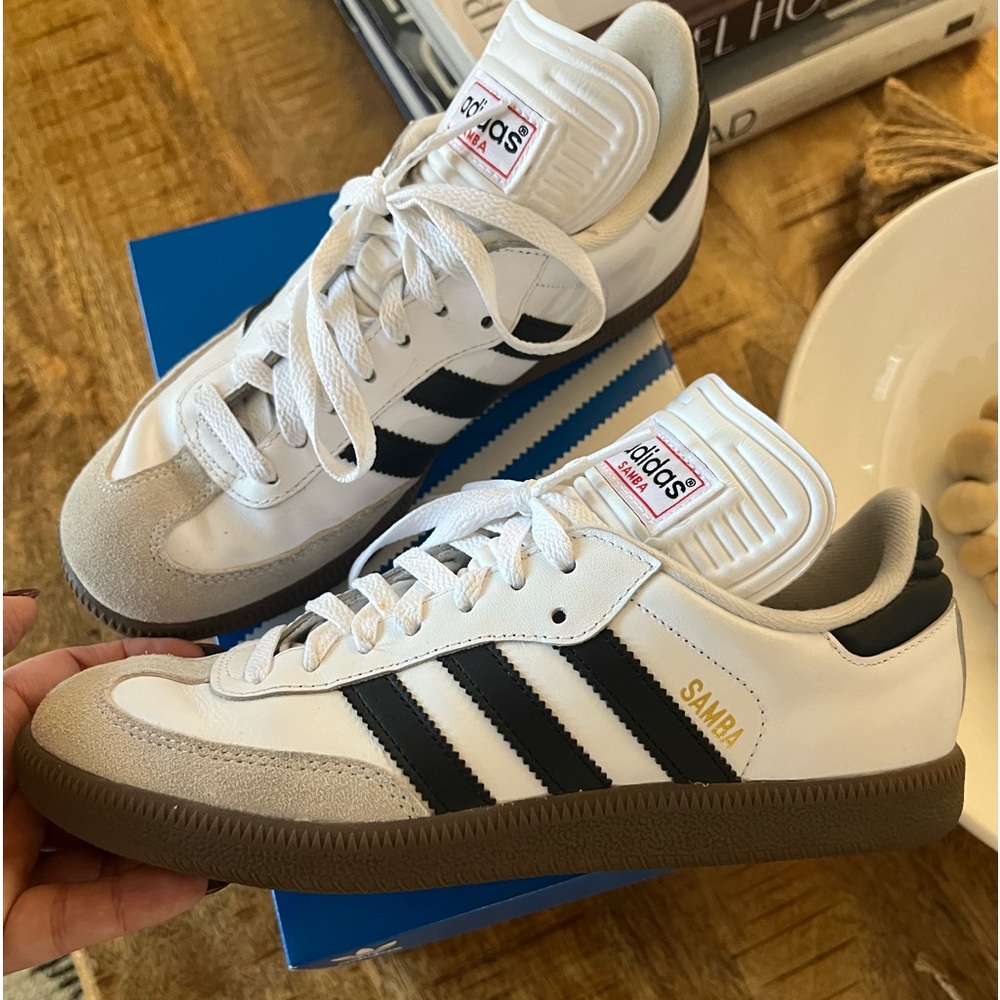 Adidas Samba size 7.5 women’s 6 men’s